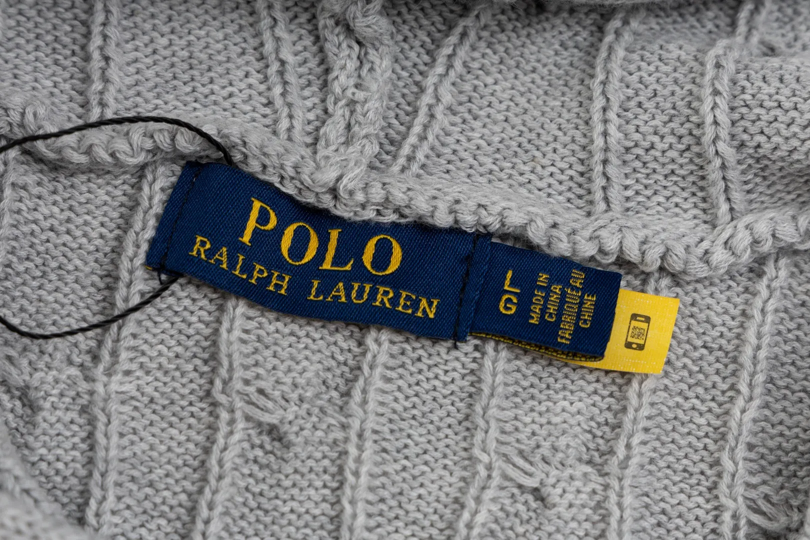 P236 #R84 RALPH LAUREN Six-color classic hooded twist pullover sweater with high-density LOGO embroidery on the chest and original custom-made tag accessories. Made of pure cotton yarn, pure cotton is skin-friendly and comfortable, small label war horse embroidered twist hooded sweater 🐎 high quality, follow the blogger to learn how to wear it! Let’s buy a Ralph Lauren cable sweater. It’s a super hard-to-find series after it became popular. It’s hard to find one on the official website. It’s simple and practical to wear, with a lazy and loose feel. The thickened fabric has more texture, feels soft and delicate, and has a loose fit. Whether worn alone or layered, you can wear different styles of fashion with just one piece!   Size: S M L